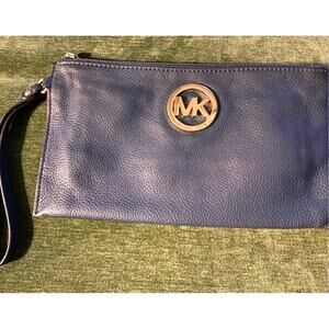 Navy Michael Kors pebbled‎ Leather FultonWristlet Clutch Gold Logo